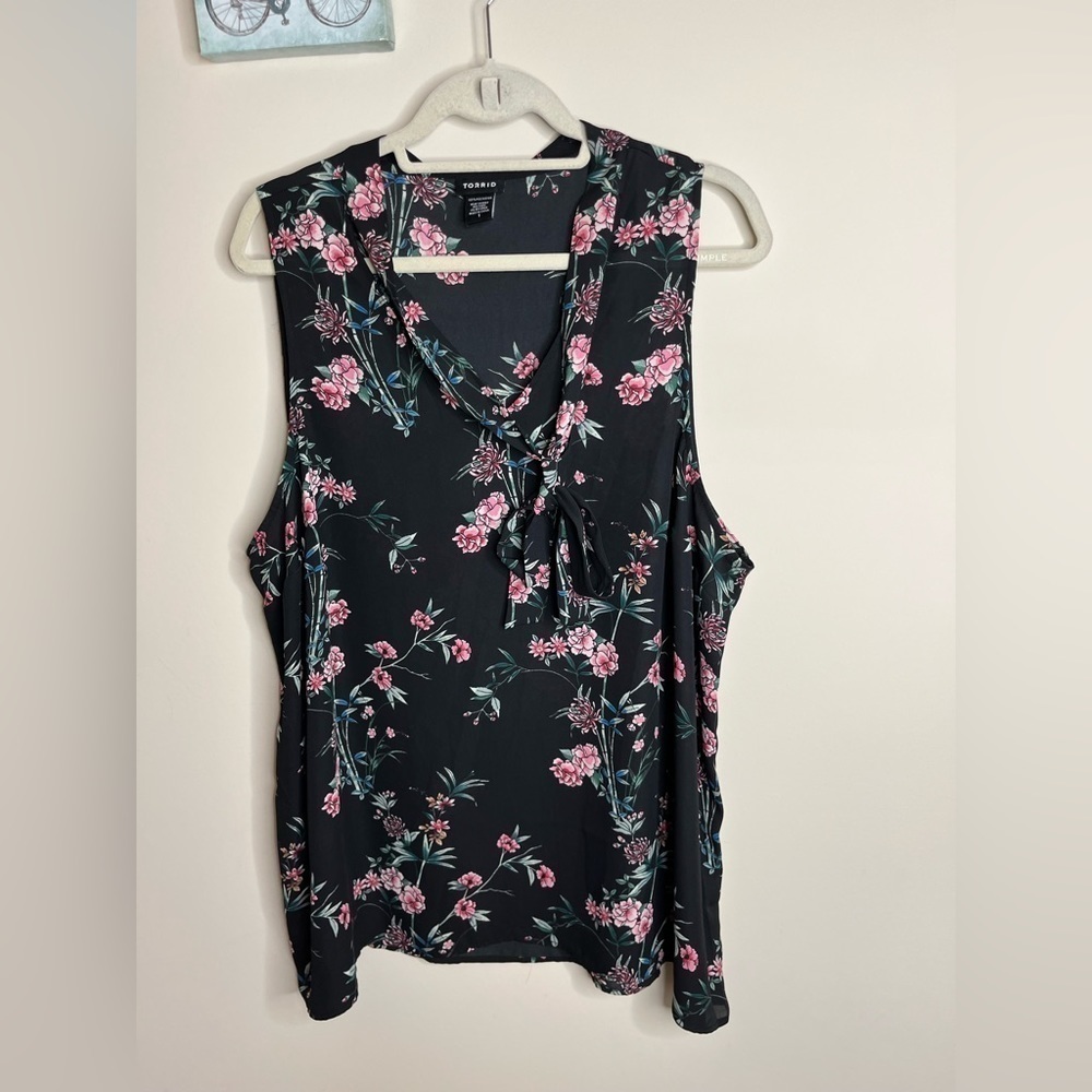 Torrid Floral Print Georgette Tie Neck Blouse Size 1